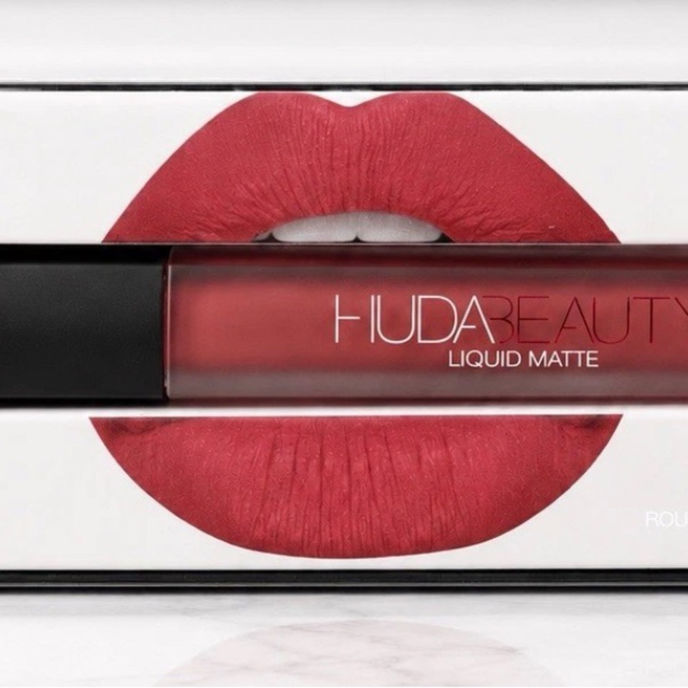 HUDA BEAUTY Liquid Matte Lipstick - Classic Red